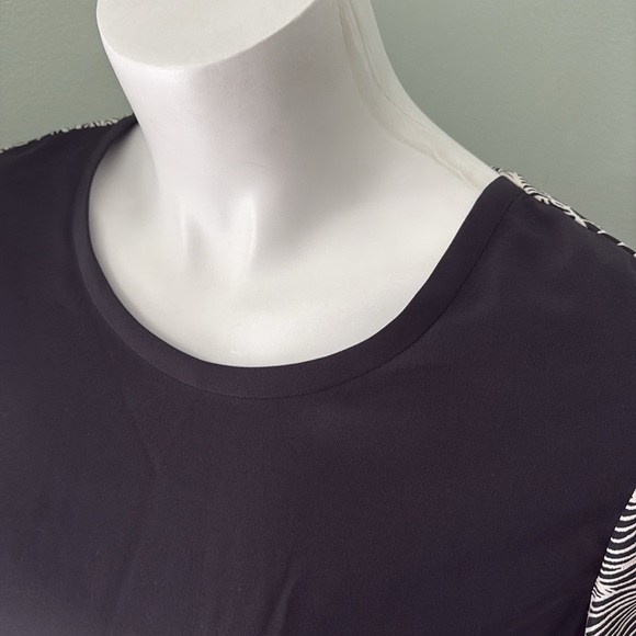 Diane Von Furstenberg Animal Print Long Sleeve Silk Top Blouse size 2 - Picture 6 of 9